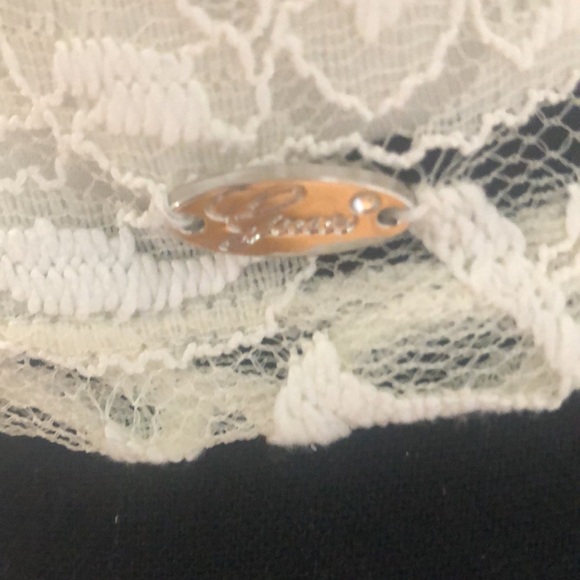 Ladies NWT Guess White Lace 3/4 sleeve Crop Top - Size Small - Picture 2 of 6